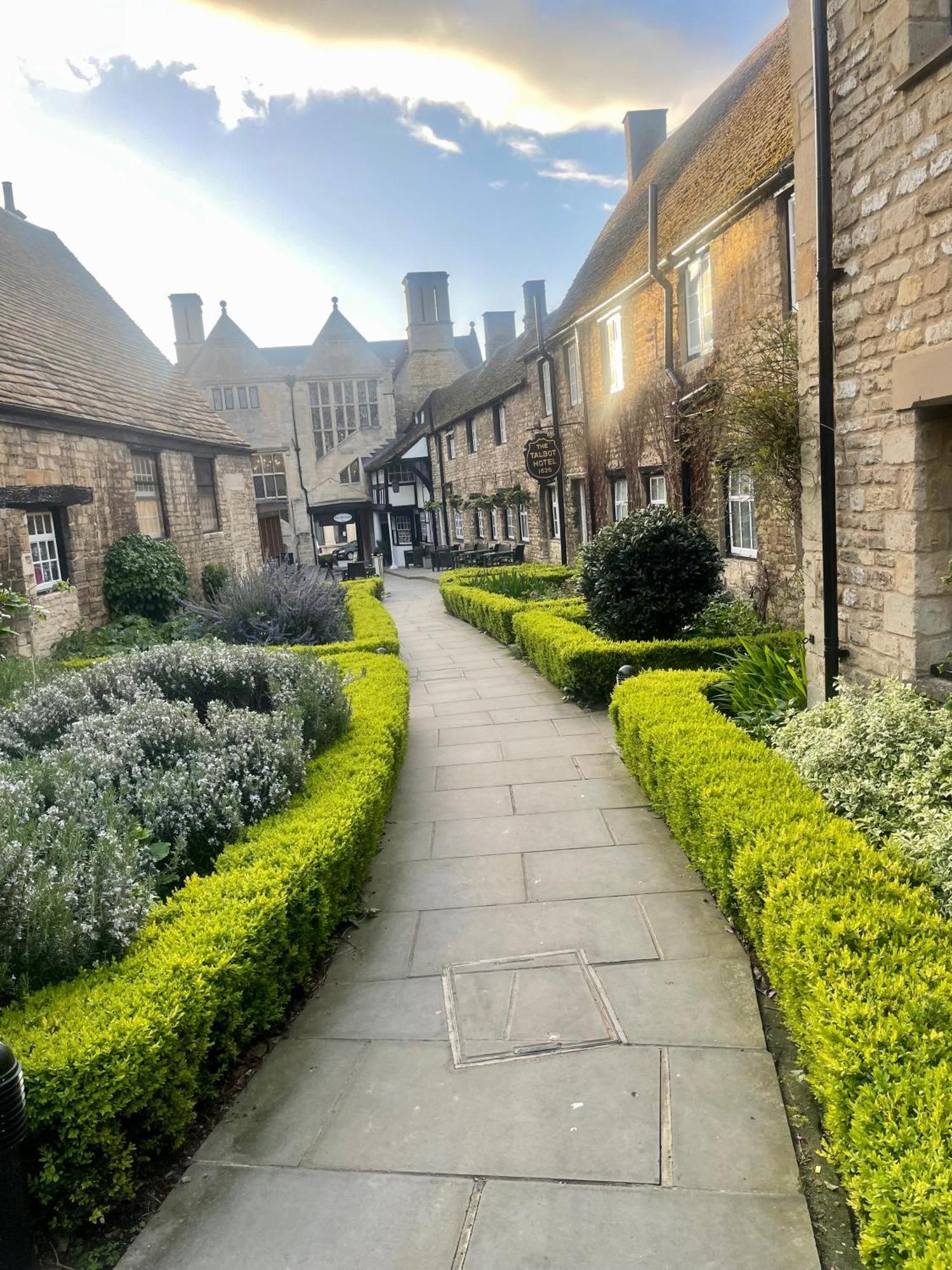 The Talbot Hotel, Oundle , Near Peterborough 外观 照片